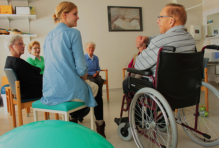 Ein Projekt der Theaterklinik Lingen, in dem Senioren in der Klinik betreut werden.