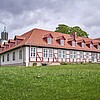 Ansicht des Kloster Marienwerder von Südwesten mit einer Fachwerkfassade. Zu sehen ist der Zustand nach Abschluss der Sanierungsarbeiten.