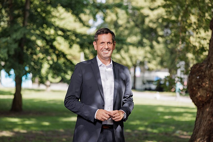 Portrait des Niedersächsischen Ministerpräsidenten Olaf Lies